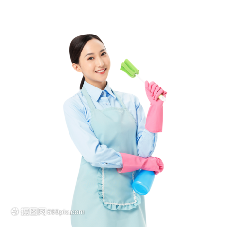 家政服務(wù)女性手拿噴壺和長柄清潔刷