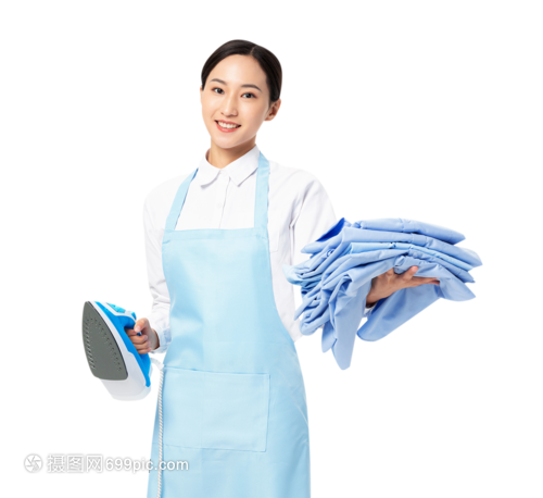 家政服務女性熨燙衣服